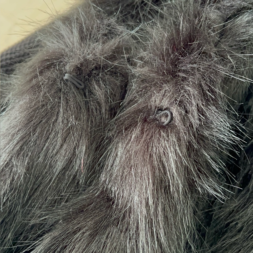 Sebby Collection Faux Fur Vest. - Picture 7 of 14